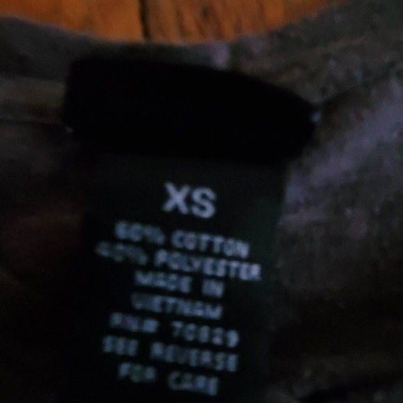 A short sleeve shirt - Picture 2 of 2